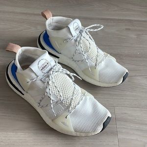 Adidas women’s 7.5 sneakers